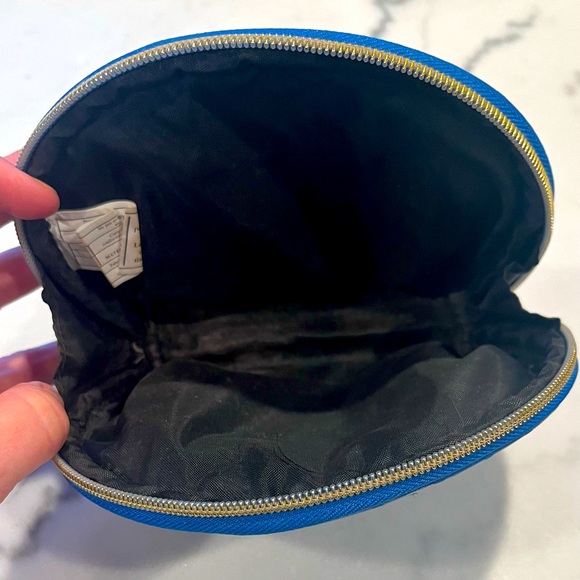 Stylish, colourful faux animal textured cosmetic bag. Good condition, 7”x 6” - Picture 3 of 3